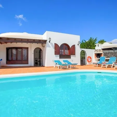 Puerto Del Carmen Sleeps 7 Pool Air Con Wifi Villa